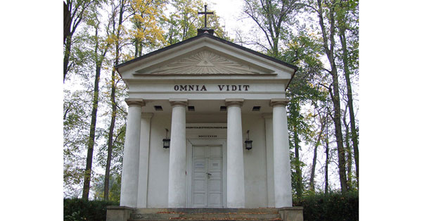 Omnia Vidit / Plus Minus